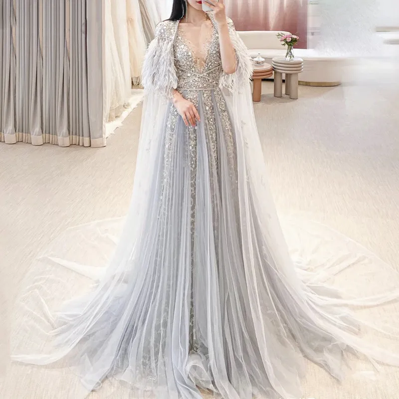 

Dubai Arabic Evening Dresses 2022 with Detachable Shawl Silver Grey Luxury Feathers Cape Beading Formal Gown