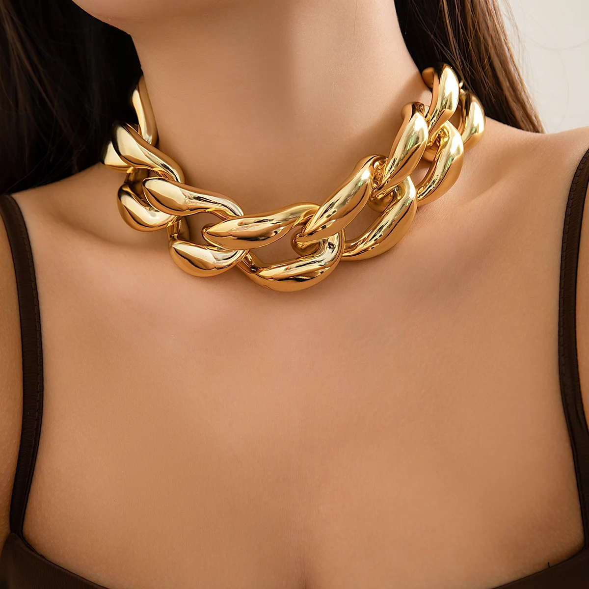 IngeSight.Z Exaggerated Thick Metal Cuban Chain Collar
