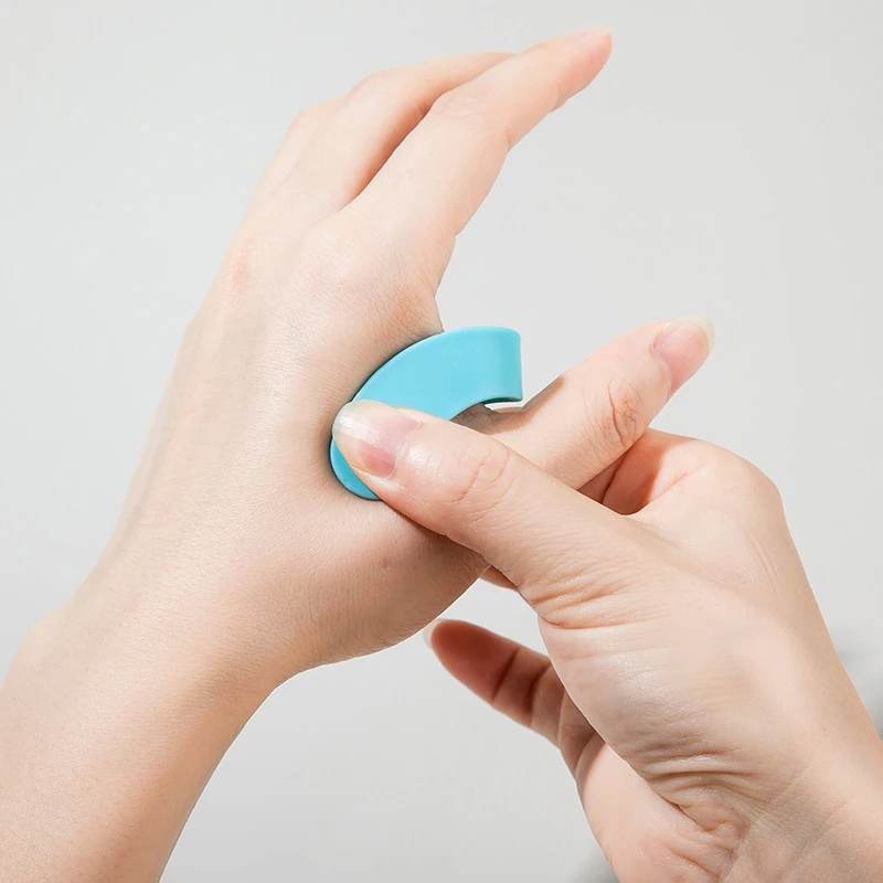 

Portable Finger Joint Hand Massager Wearable Acupressure Massager Durable Relax Relieve Pain Finger Arthritis Treatment