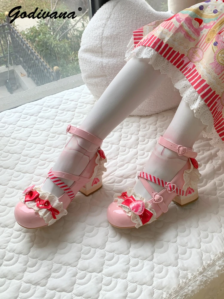 Ulalaza Scarpe Lolita Da Donna Tacco Mary Jane Décolleté In Pizzo Con Fiocco Kawaii Simpatici Stivali Con Zeppa Cosplay Con Cinturino Incrociato Tacco A Blocco Stile Dolce 51519033