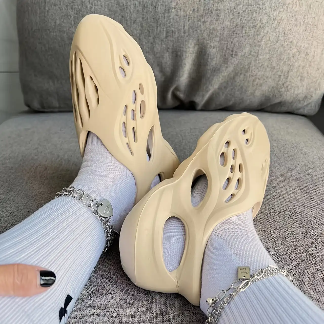 

Women's Solid Color Hollow Out Clods, Lightweight Breathable Beach Slippers, Casual Outdoor Shoes