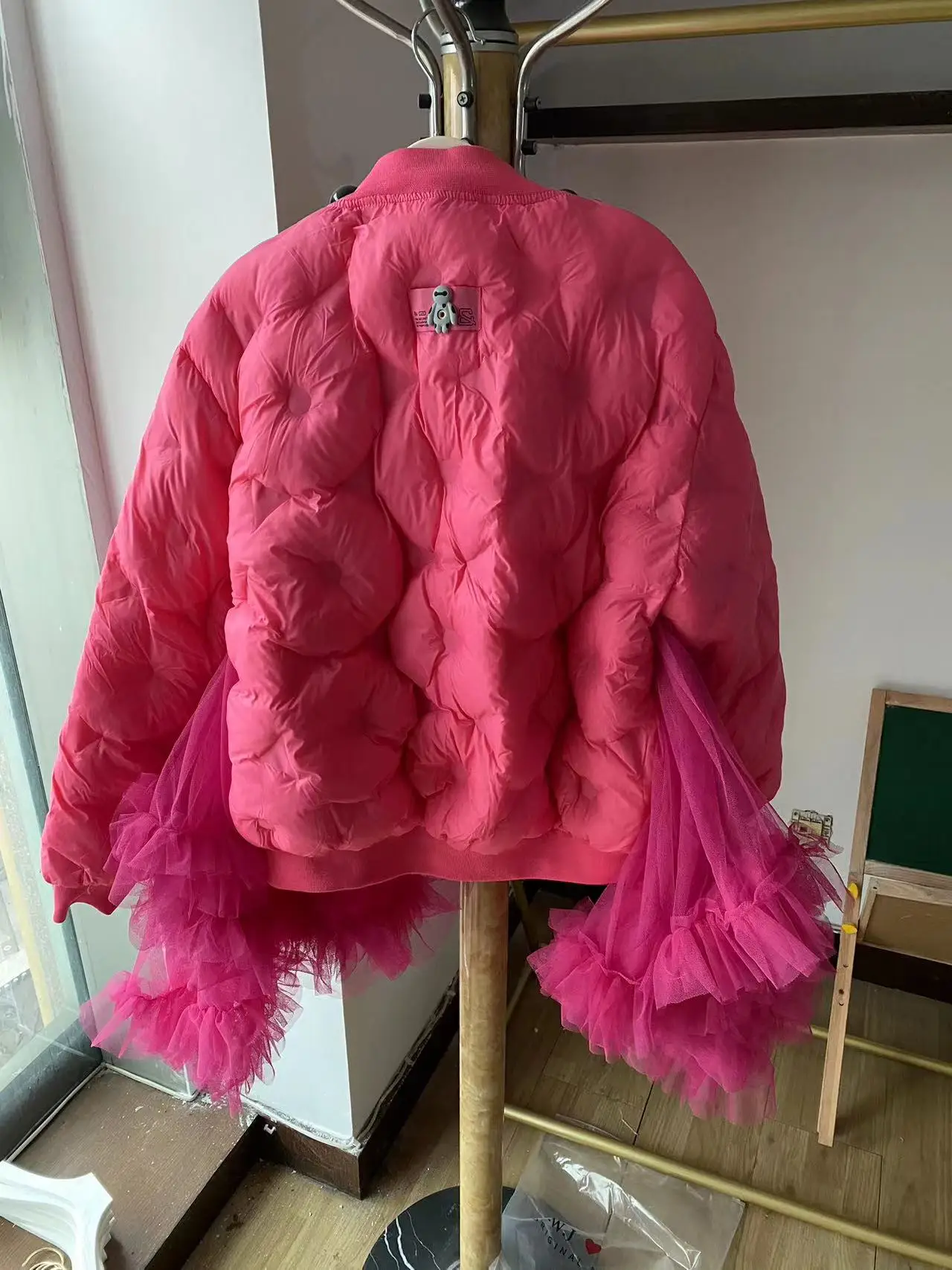 Pink Women Wadded Jacket 2022 New Winter Fashion Ruffles Mesh Patchwork Diamond Gemstone Long Sleeve Cotton-padded Coat