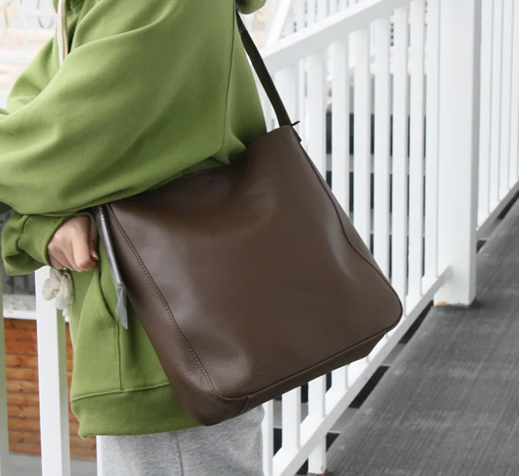 

A801 Hot Men and Women Leather Medium Large Handbag Shoulder Bags Large Capacity Ladies Single Shoulder Bag Crossbody Bag