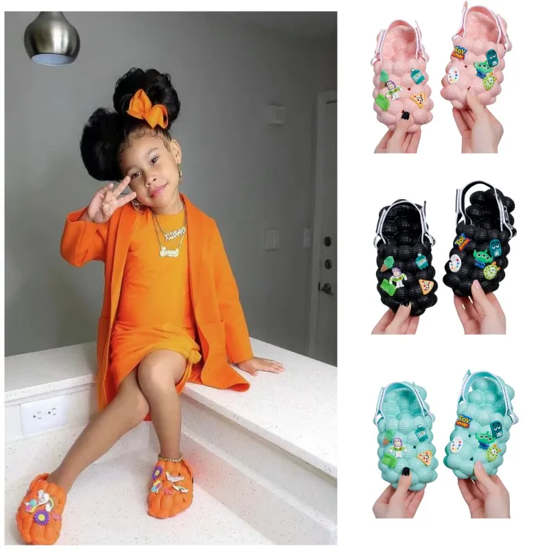 

NEW Fashion Children's Summer Cartoon Cute Cave Hole Shoes Duckling Boys And Girls Comfortable Soft Soled Sandals