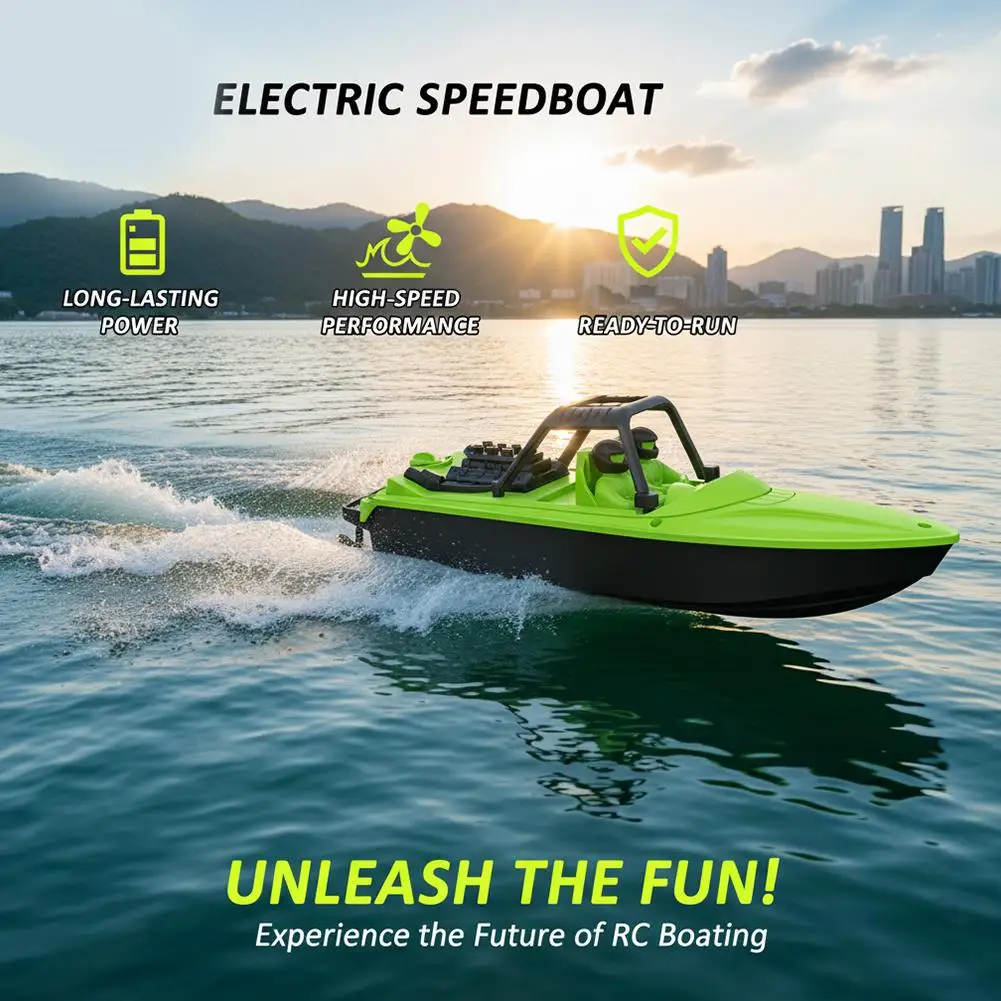 Enfant utilisant la télécommande pour diriger le bateau RC télécommandé vitesse élevée yacht jouet eau
