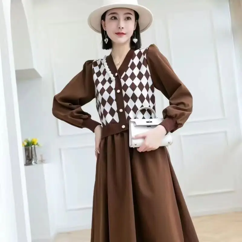 

Трикотажное лоскутное платье для женщин осень и зима 2023 платье для похудения темперамент Хепберн Стиль поддельные двухкомпонентное платье женские топы