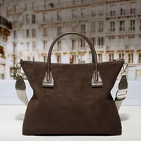 Sac à main en daim léger de luxe pour femmes, nouvelle collection été, couleur unie tendance, grande capacité, sac bandoulière, style rétro, sac à main haut de gamme 3