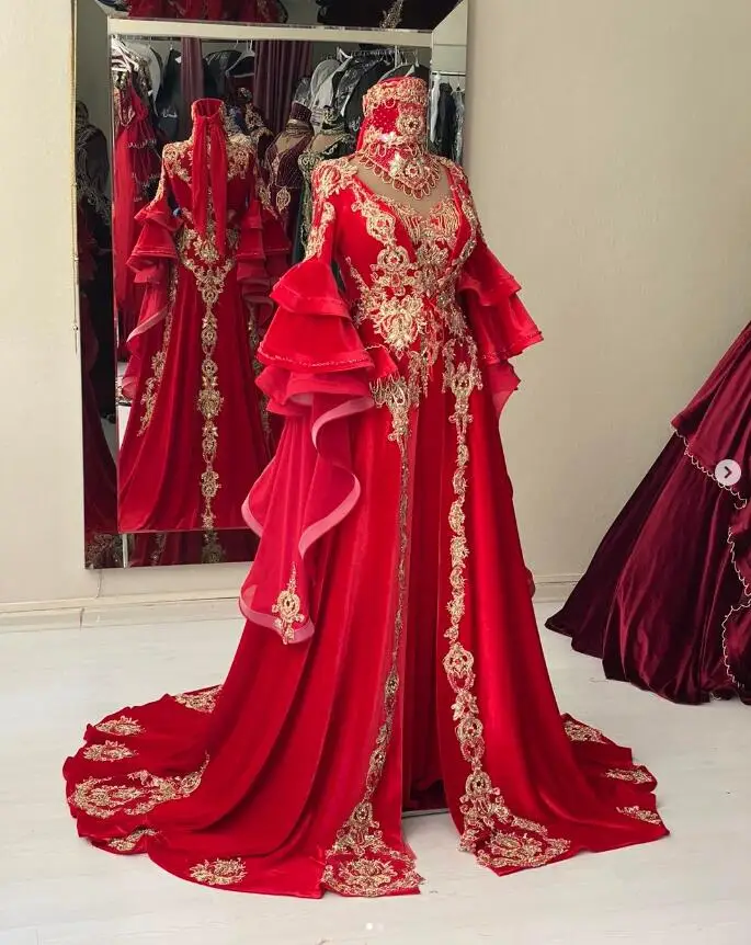 

Red Velvet Organza Henna Caftan Prom Dresses With Ruffles Long Sleeve Gold Lace Applique Moroccan Kaftan Evening Outfit Gown