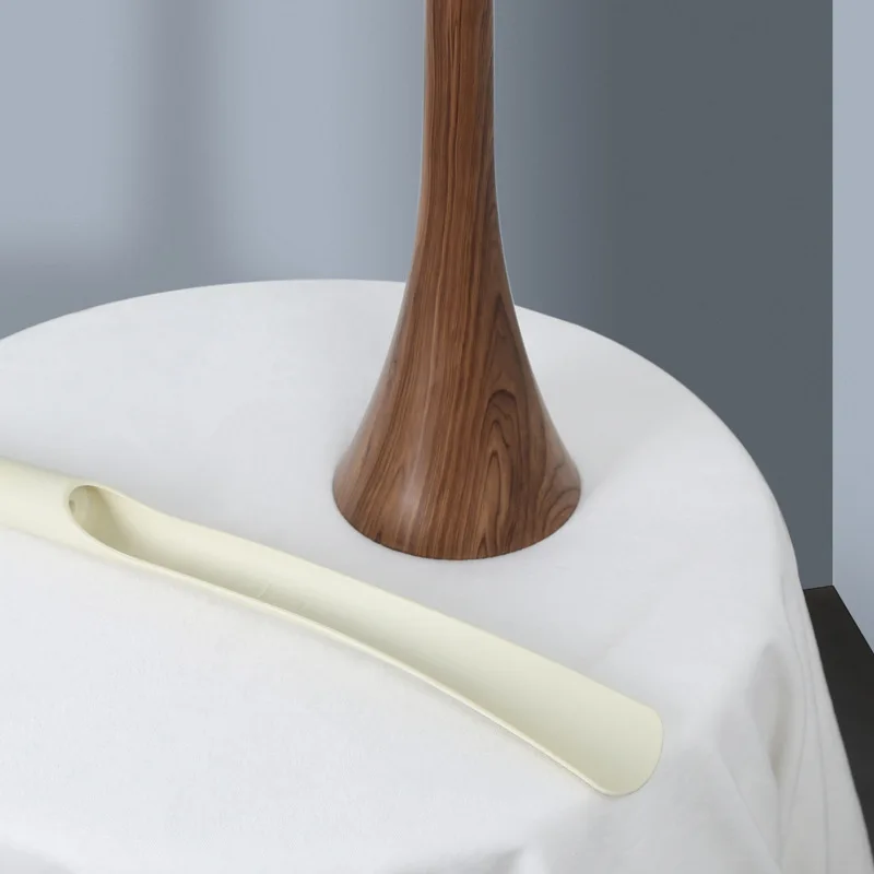 Wood grain self-supporting shoe handle extra long suitable for elderly and pregnant women