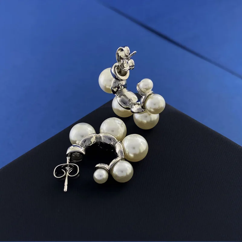 Donia Jewelry Fashion New C-Shaped Titanium Steel Silver Needle Luxury Palace Pearl Earrings.