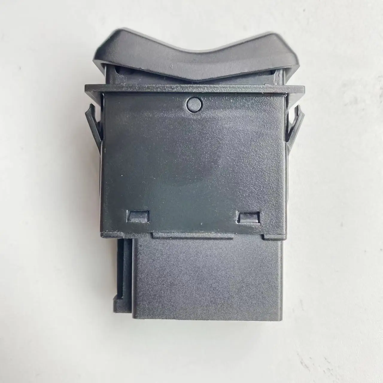 Lift shaft lifting switch 812W25503-6050 For CNHTC SINOTRUK SITRAK C7H Truck Parts push button switch