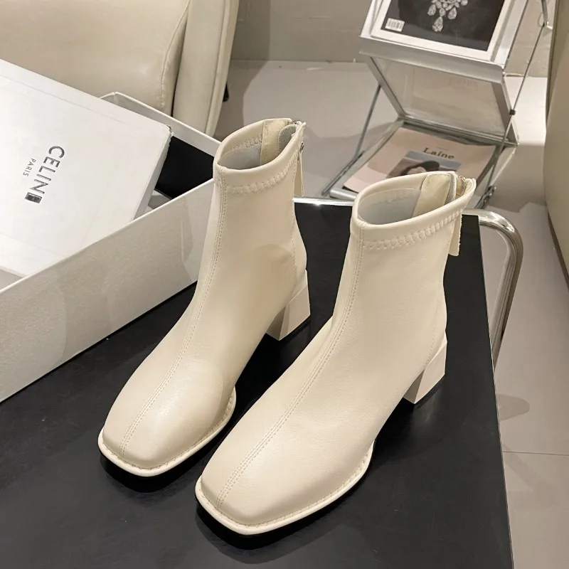 

Hot Selling Fashion Short Boots for Women In Autumn and Winter 2023 New Thick Heeled Internet Celebrity Versatile Women's Boots