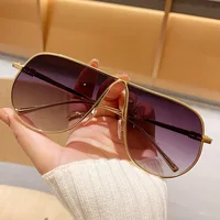 Nouvelle marque de mode lunettes de soleil carrées surdimensionnées pour femmes vintage alliage dégradé lunettes de soleil élégantes dames sexy conduite nuances 4