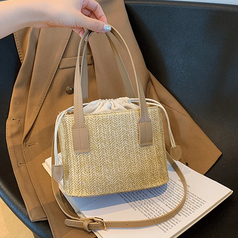 thumbnail image 1 of Bolso de hombro de estilo extranjero de nueva moda de verano 2024 para mujer, bolso de mensajero sencillo, bolso cuadrado pequeño informal sencillo, 1 of 5