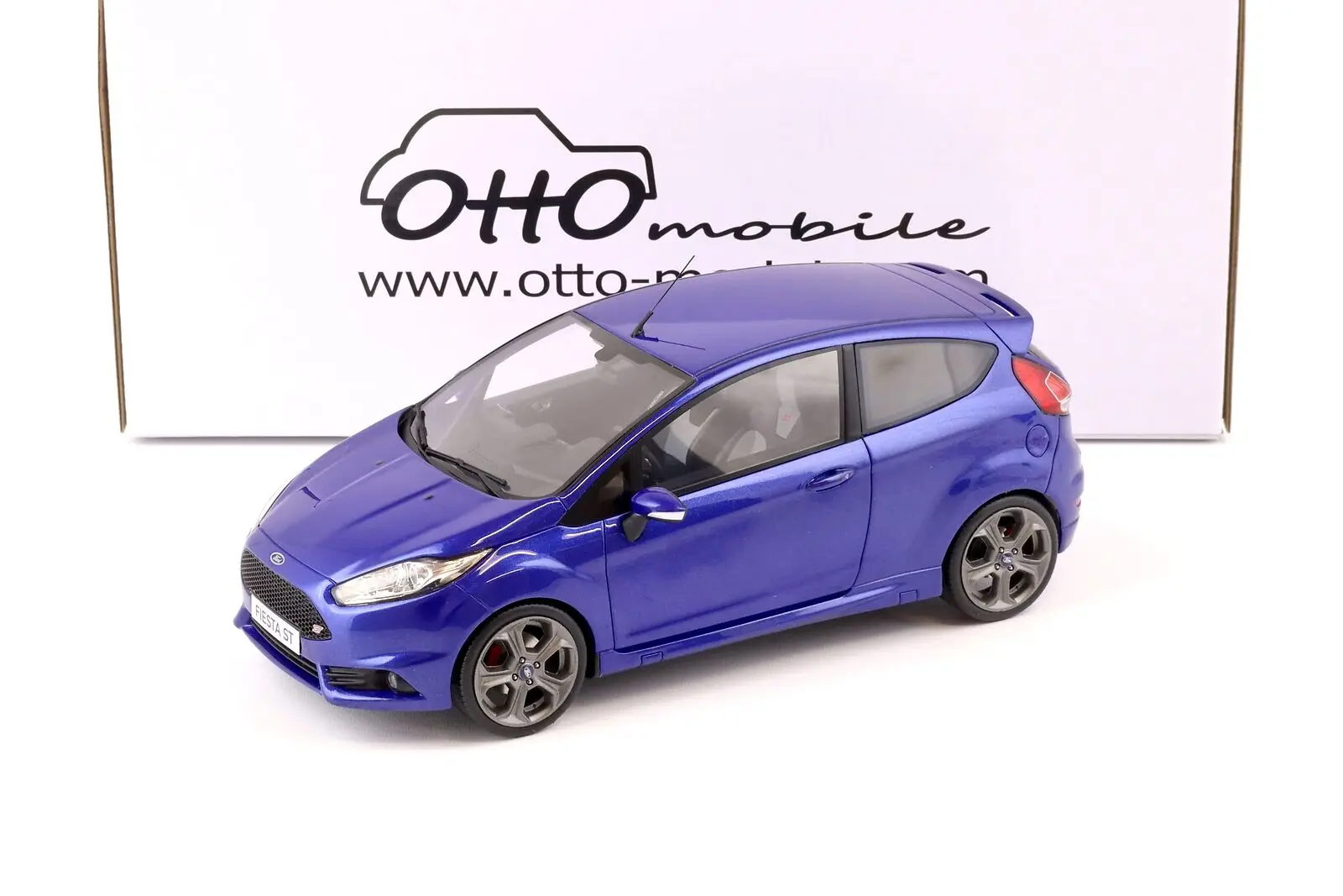 

2016 Fiesta ST MK7 Blue Metallic 1:18 EIGHT OT403 Mobile Resin Model Car Collection Limited Edition Hobby Toys