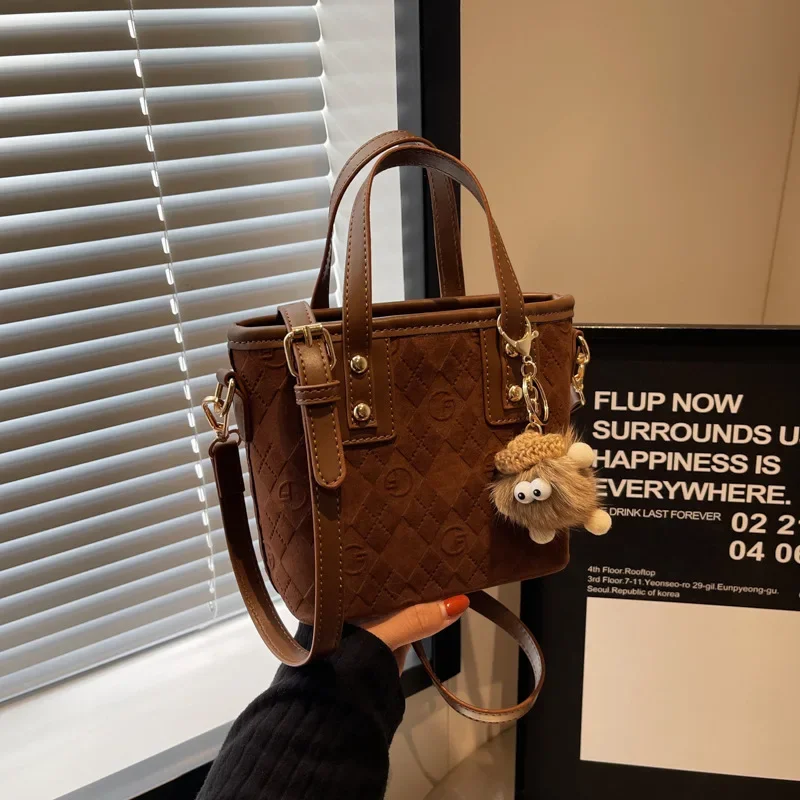 Fashionable All-Match Portable Bucket for Women 2024 New Retro High-Grade Shoulder Leisure Commute Messenger Bag