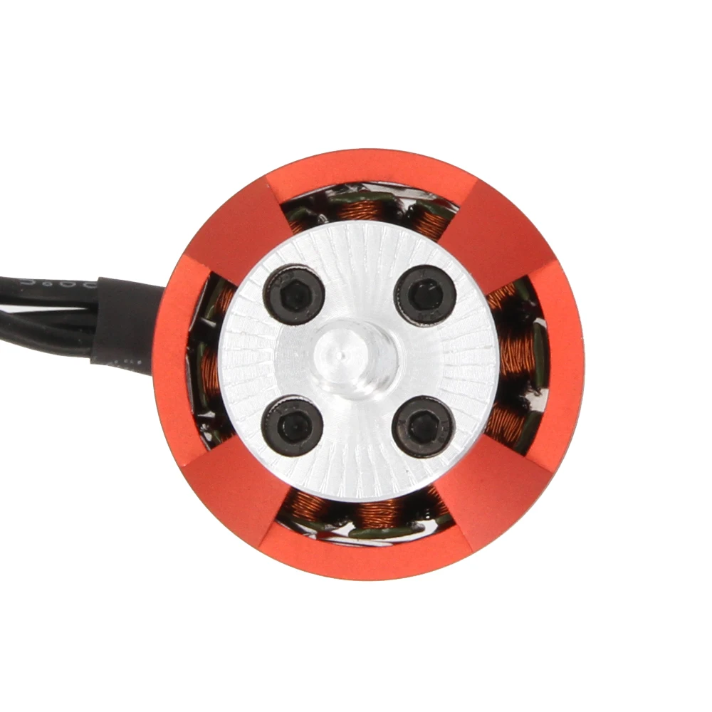 Deux moteurs brushless haute performance 1400KV et 920KV côte à côte pour comparaison.
