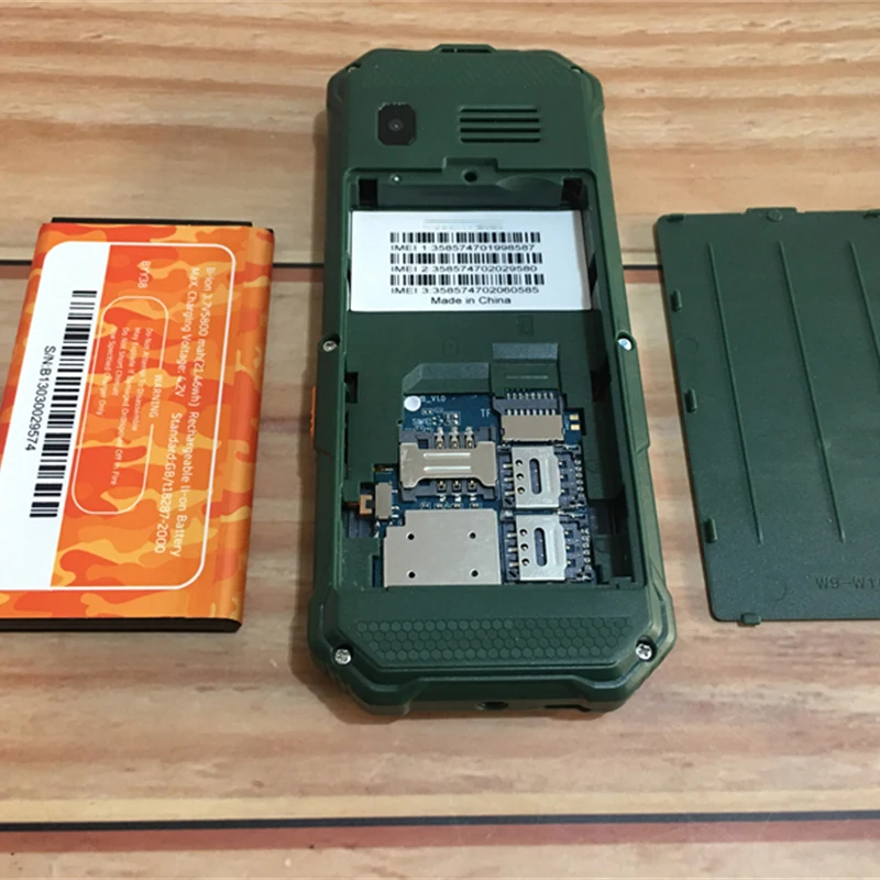 3 Sim Card Ultrathin Mobile Phone, 2.4 Inch, 2G GSM,Push Button,BT,Flashlight, MP3,Wireless FM,BigHorn Dustproof CellPhone 3