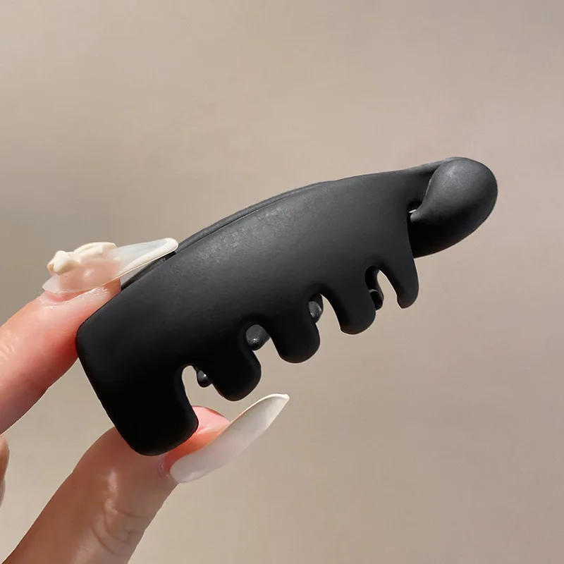 Twist Banana Clip Image 7