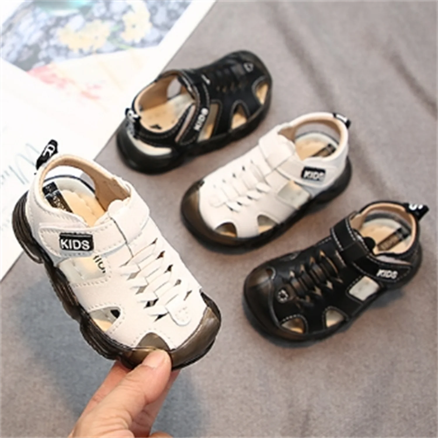 Children's Sandals Anti Kick Summer New Beach Shoes for Boys 0-1-3 Year Old Baby Soft Sole Walking Shoes, One Piece for Shipping