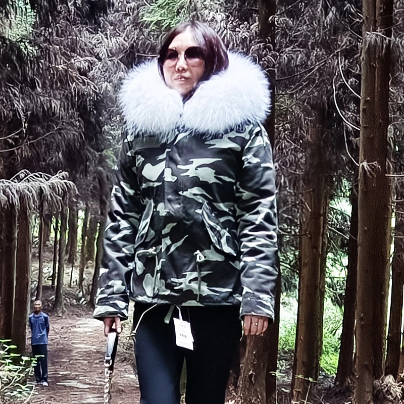 2022 Зимняя парка камуфляжная Повседневная утепленная с длинным рукавом с капюшоном и меховым воротником из енота меховое пальто женская одежда