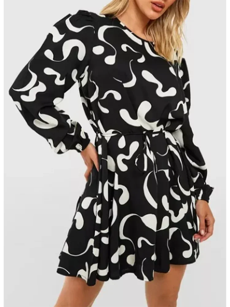 

Plus Size Women's Black and White Abstract Midi Dress 2023 New Fashion Long Sleeved Slimming Temperament Simple Short Skirt