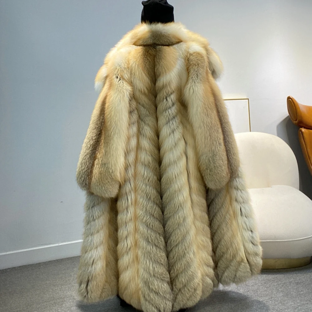 Рисунок 2 - Женское пальто Denny & Dora из лисьего меха