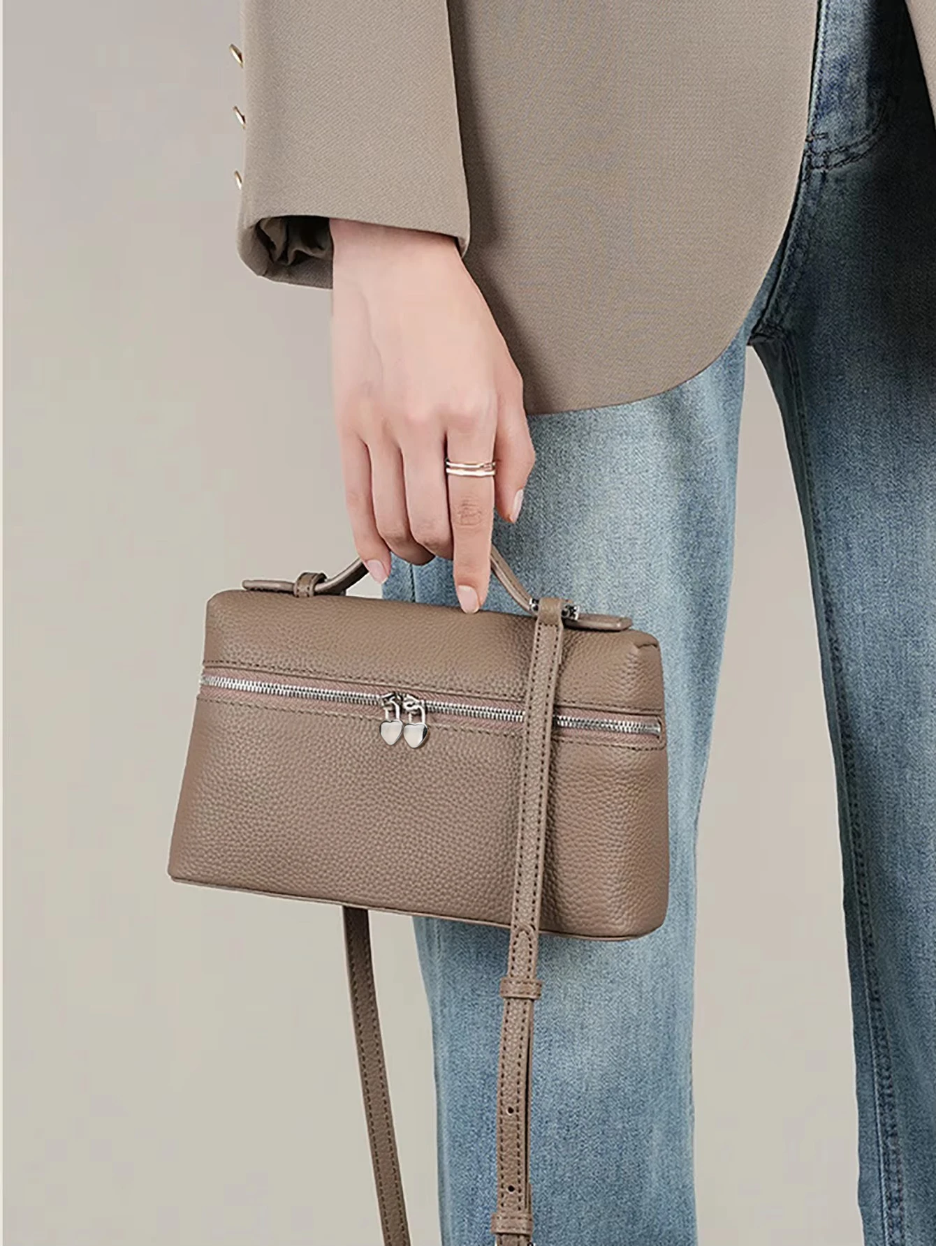 รูปสินค้า กระเป๋าถือแฟชั่นผู้หญิง ทรง Crossbody วัสดุ PU ทนทาน