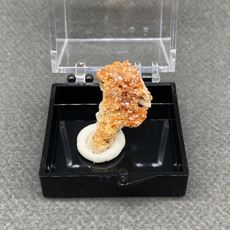 100%  Natural Vanadinite  Mineral Specimens Stones and Crystals Healing Crystal+Box size:35*35*35mm