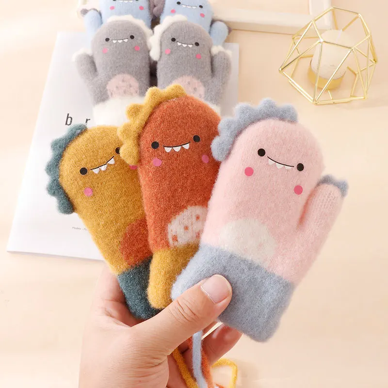 

Зимние Детские перчатки, милые трикотажные перчатки с мультяшным динозавром, теплые плюшевые варежки для девочек и мальчиков, Детские аксессуары