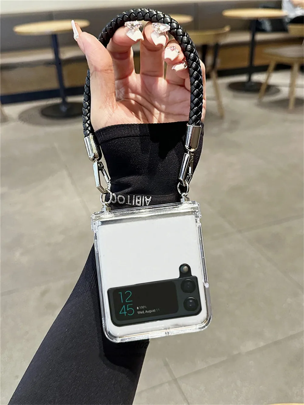 Capa de celular de couro de luxo com alça de mão portátil para Motorola Razr 40 50 Ultra Razr + 2023 2024 Capa protetora de dobradiça transparente_voghion.com