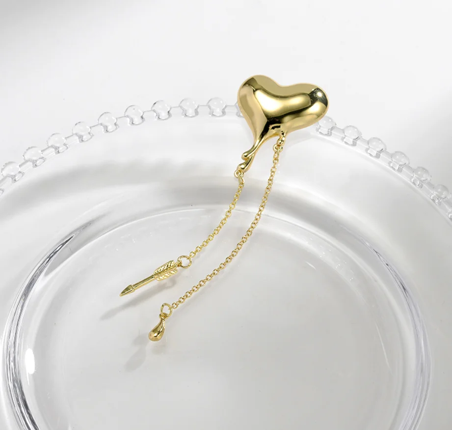 2023 new trend Metal love tassel Brooch suit pin accessories Lapel pins brooch fashion jewelry for women