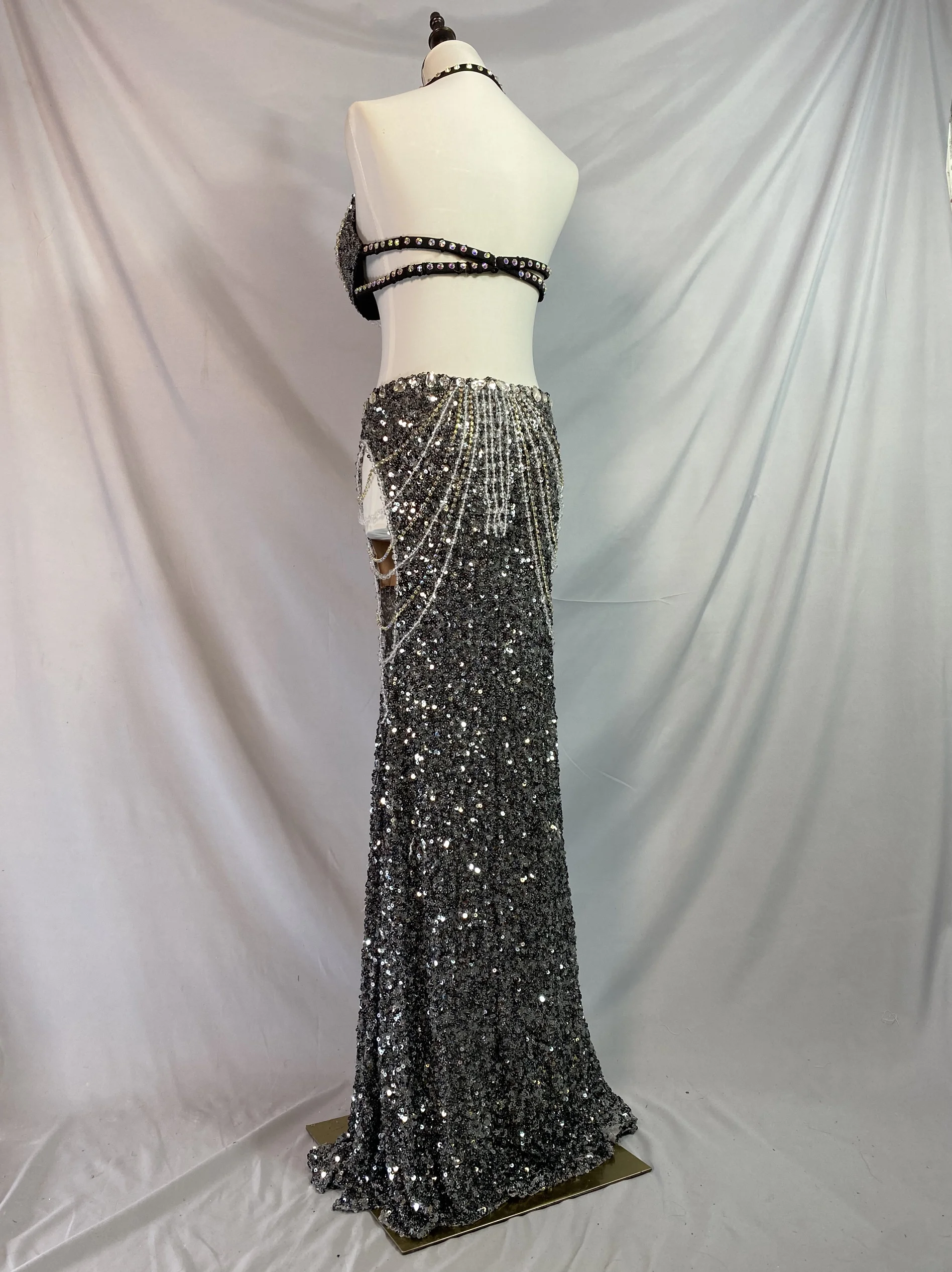 2024 밸리 댄스 의상 세트 럭셔리 풀 다이아몬드 브래지어 + 프리미엄 스팽글 스커트 오리엔탈 댄스 전문 성능 의류