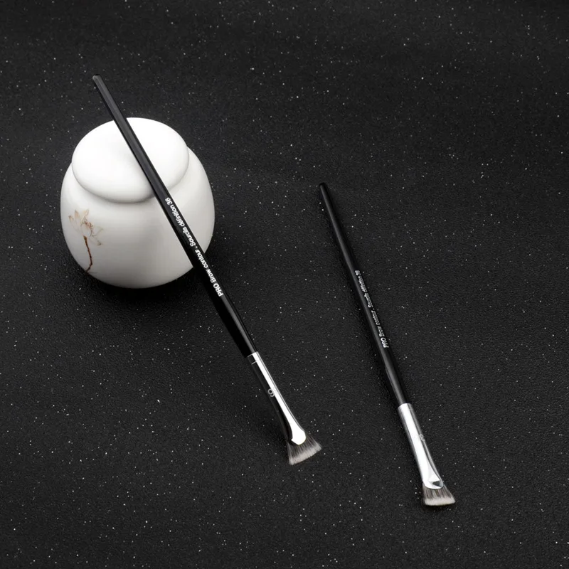 Professional Flat Eyebrow Contour & Eyeshadow Buffer Makeup Brush