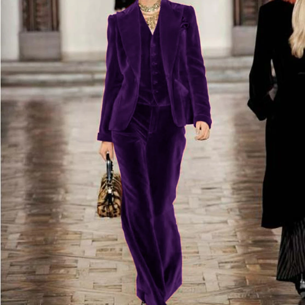 Рисунок 3 - Женский бархатный костюм