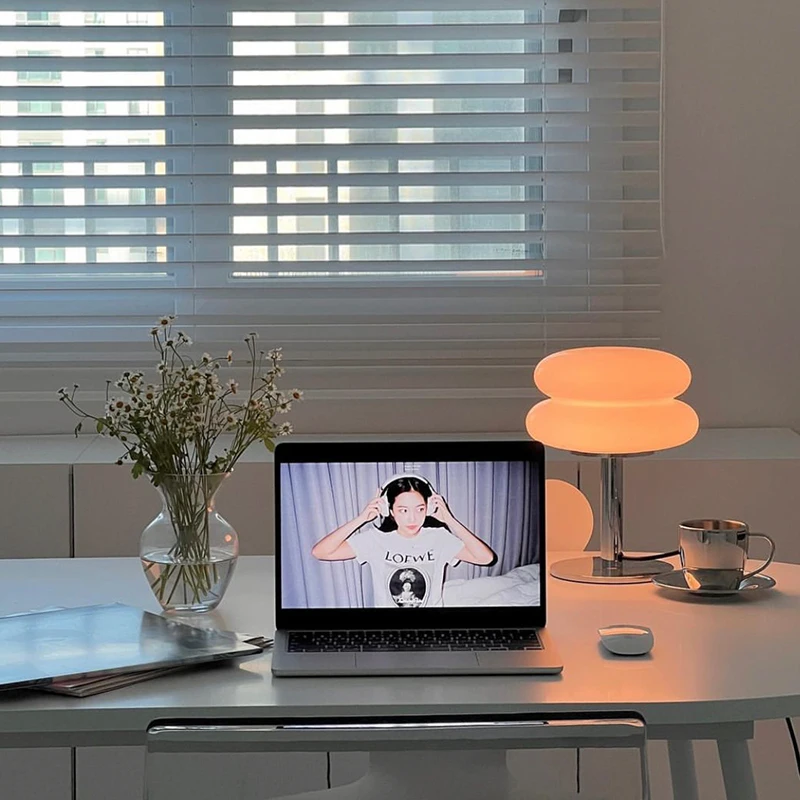 

Glass table lamp net celebrity ins blogger Bauhaus simple bedroom learning atmosphere light
