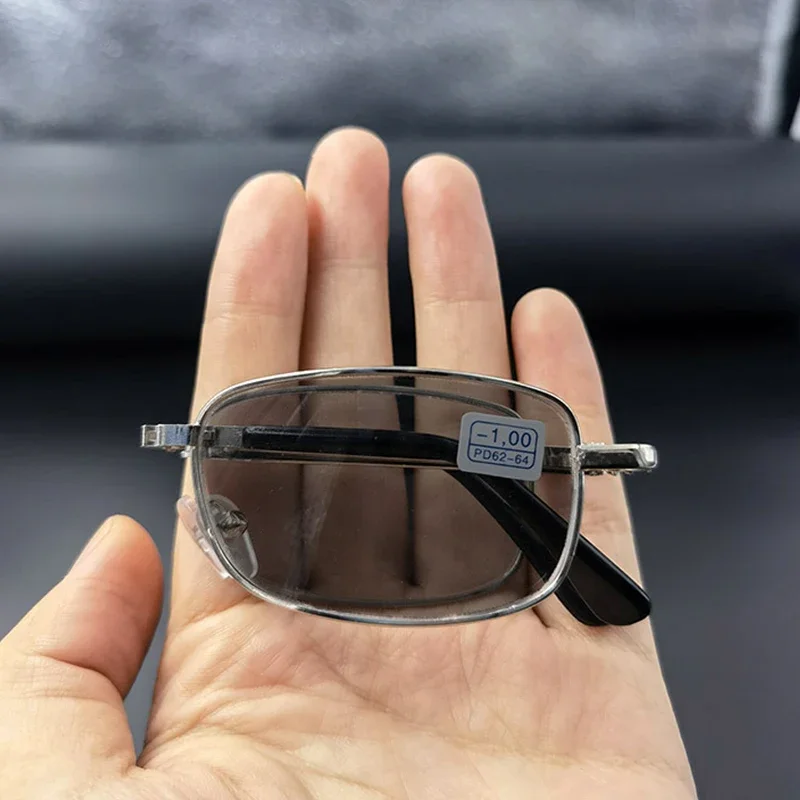 New Foldable Photochromic Myopia Glasses for Business Men Unisex Portable Color Changing Finished Near Sight Sun Glasses To -4.0 2