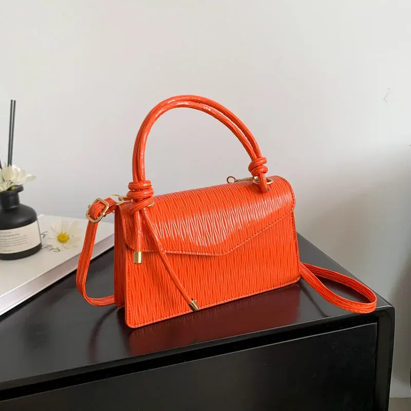 Elegant Versatile Women's Crossbody Bag Hot Sale Of The Season Fashionable Commuter Single Shoulder Bag Simple Retro Style Handb