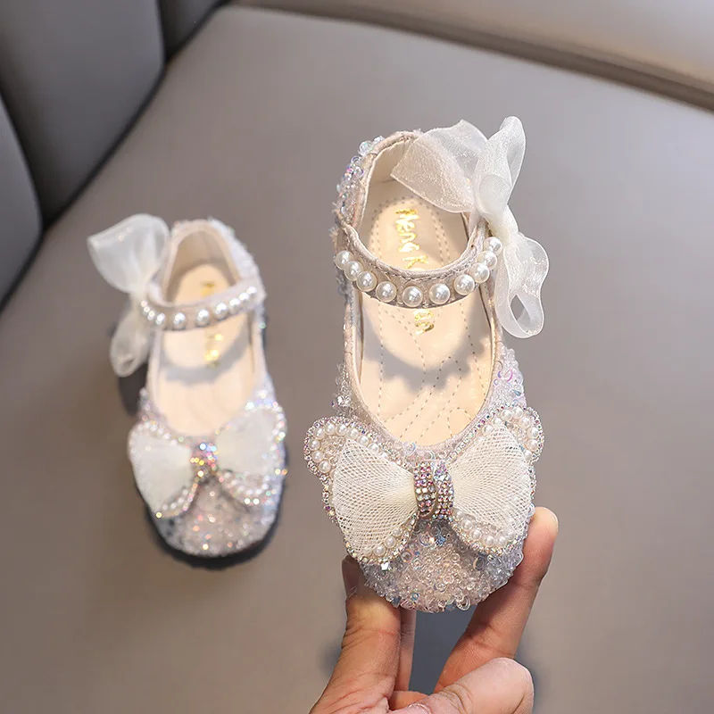 

Girls' Summer New Fashion Bright Color Fine Diamond Pearl Bow Leisure Princess Sandals Children's Baotou Anti Kick Beach Shoes