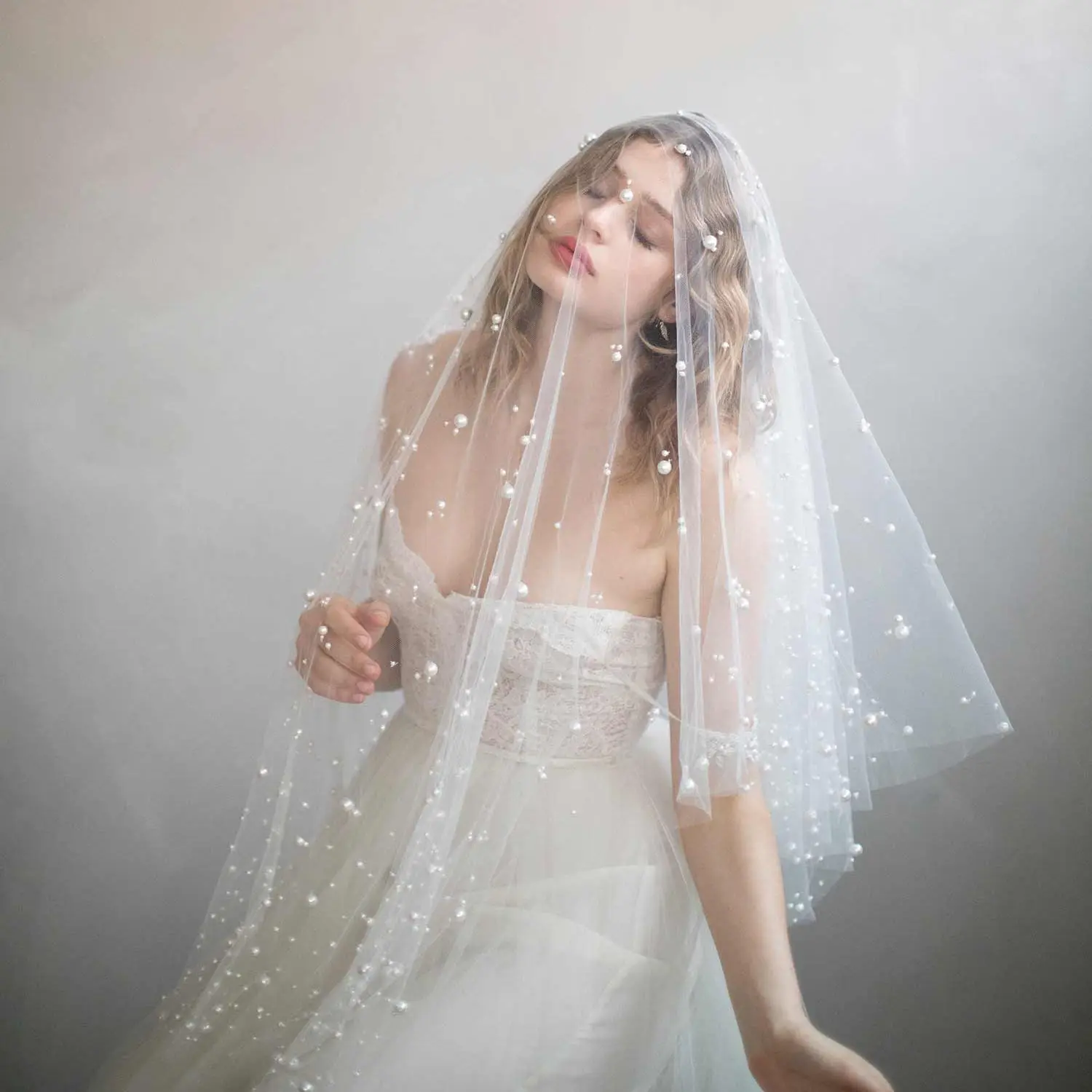 

V186 2 Tiers Bridal Veils with Blusher Long Wedding Veil Cover Face Soft Tulle Adorned with Pearls Wedding Accesories