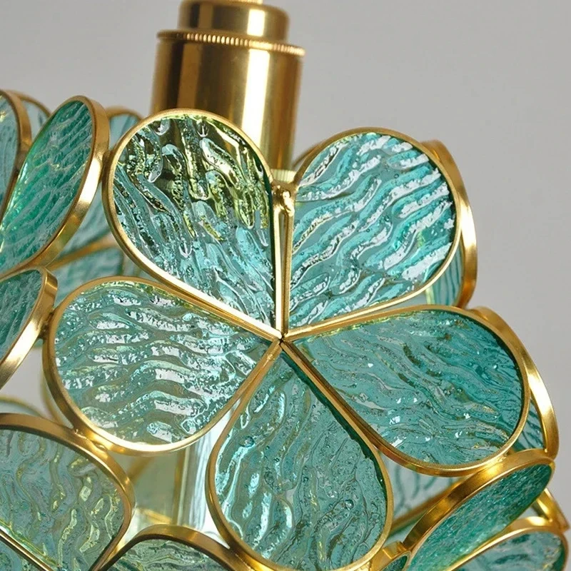 Рисунок 6 - Стеклянная люстра в скандинавском стиле