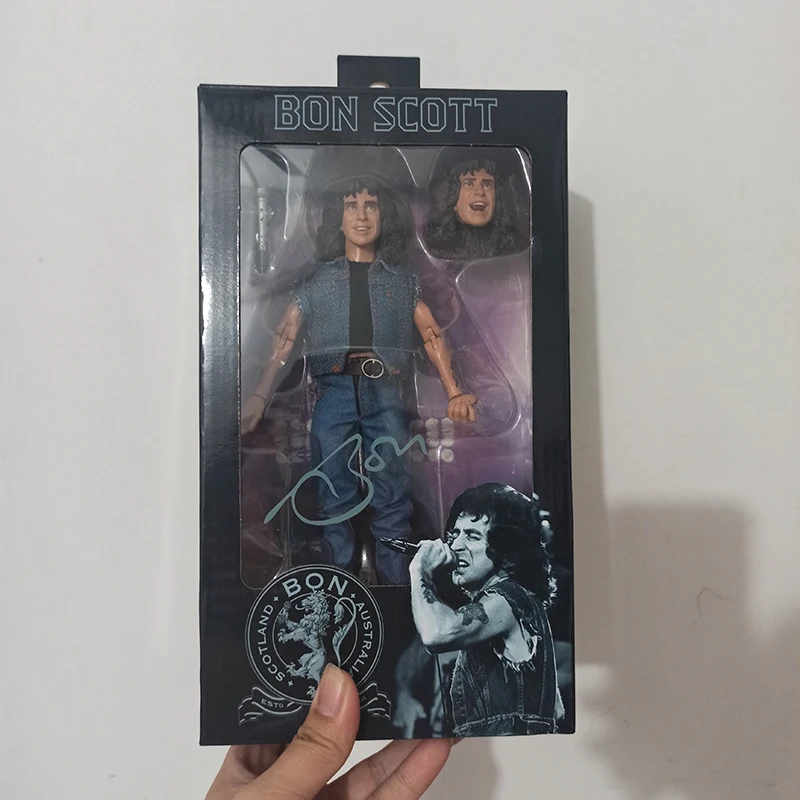 NECA Action Figure Bon Scott (AC/DC) - Highway To Hell - Collezionabile 20 Cm Con Accessori - 2