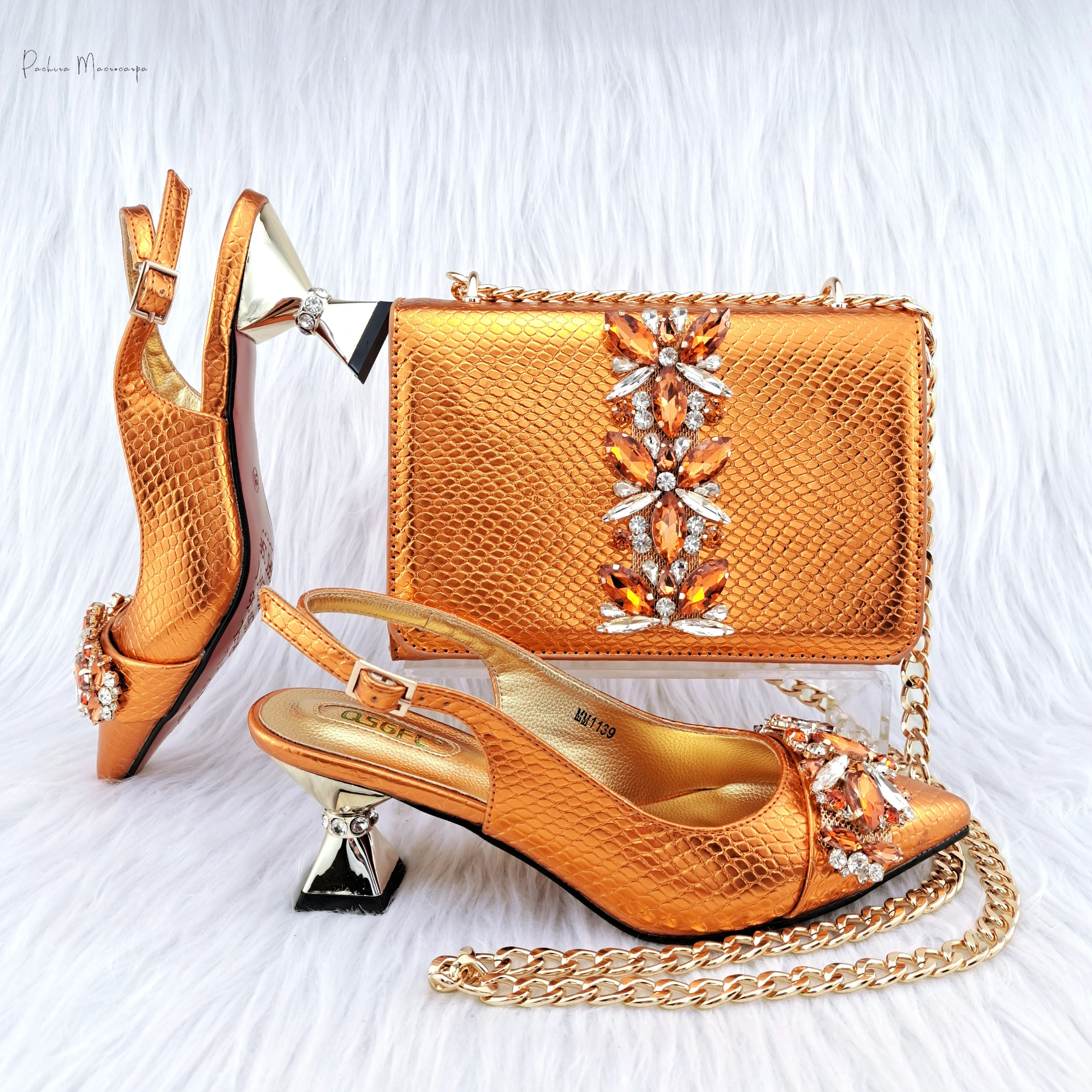 

Top Fashion Design of Famous Brands Pointed High Heels, Rhinestone Decoration, Open Heel, Elegant Goddess Sandals Bag Set