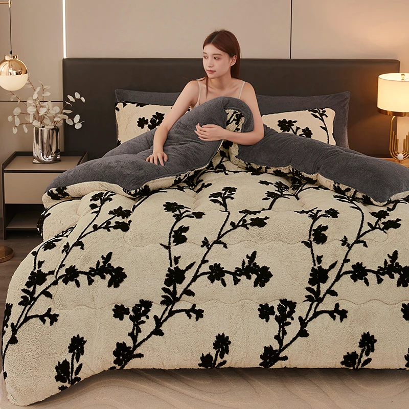 Thick Warm Quilt for Autumn and Winter