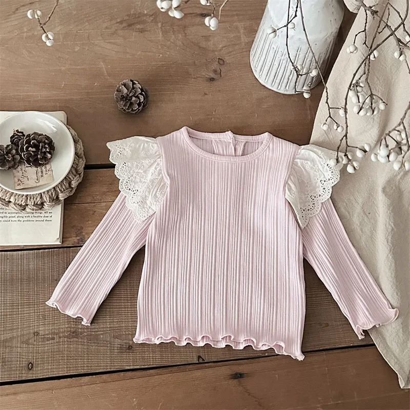 Camisa de fondo para bebé de primavera y otoño, blusa estilo princesa para niñas de 0 a 3 años, Top básico con mangas voladoras de encaje, ropa para niños pequeños