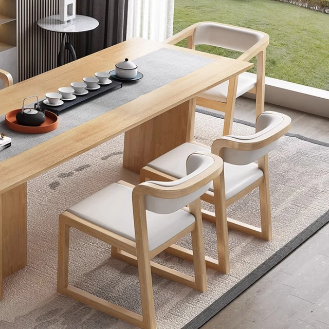 현대적이면서도 럭셔리한 북유럽 카데이라 스타일의 미니 바 스툴