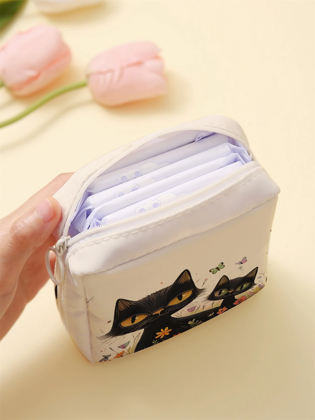 Cute cat printed sanitary napkin storage bag, women's lightweight tissue bag, sanitary tissue bag