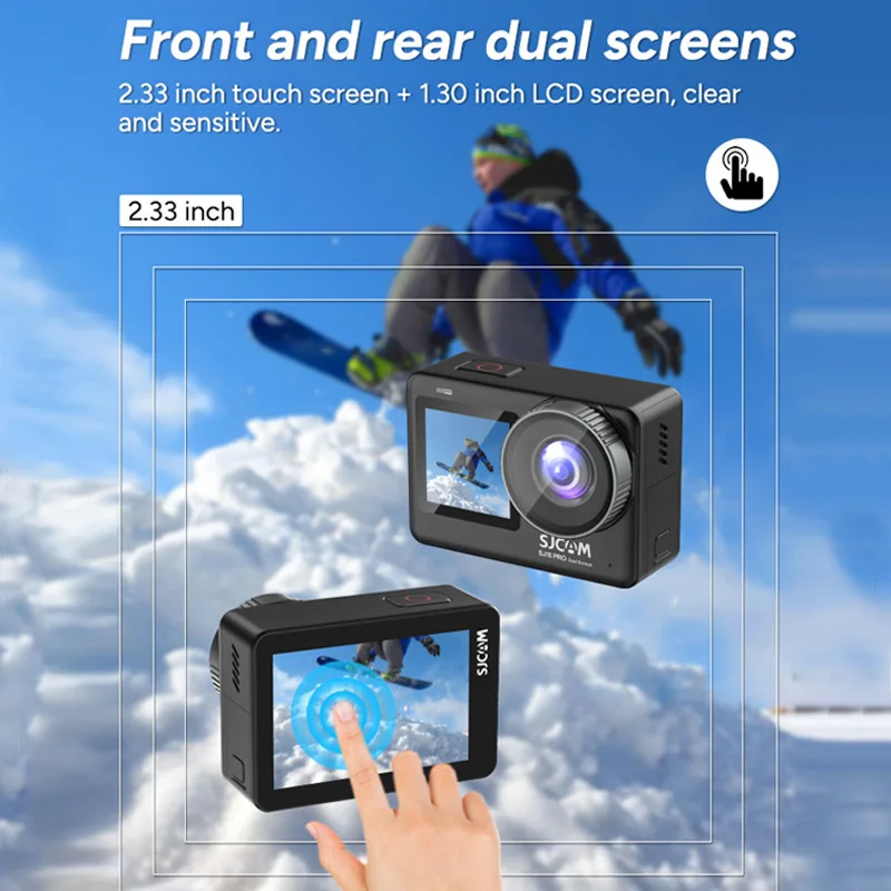 Vlogueur tenant la caméra d'action SJCAM SJ10 Pro 4K 60fps en selfie devant un coucher de soleil urbain.