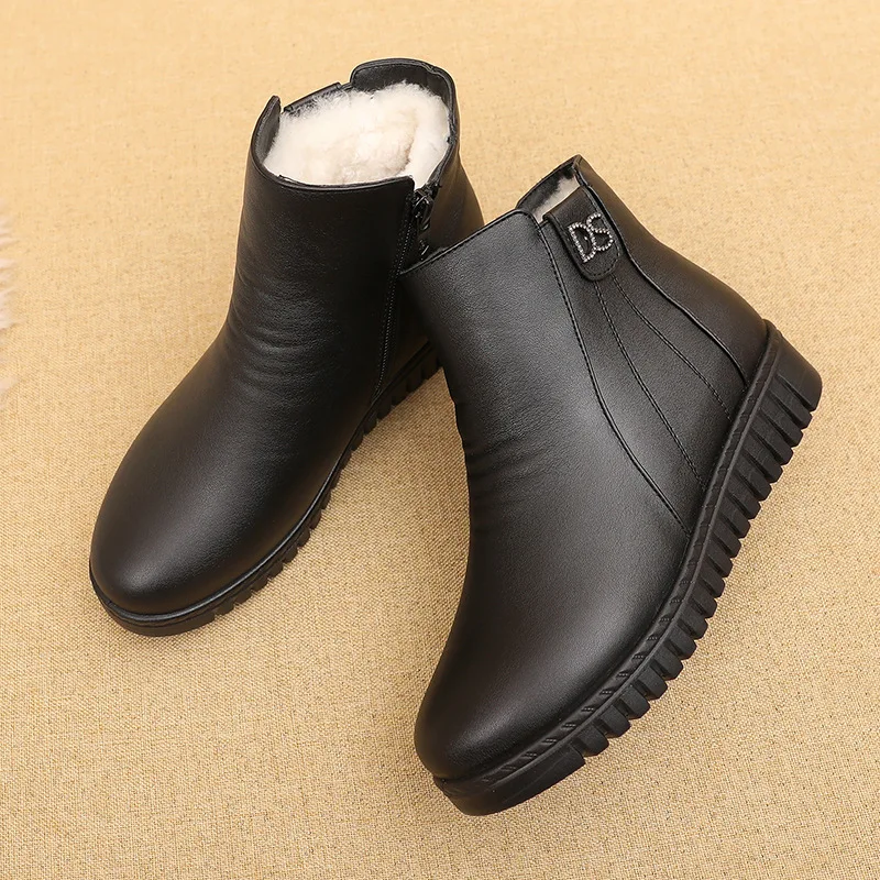 Winter Shoes women's genuine leather ankle flat boots Casual Comfortable Warm Woman Snow Boots mother Cotton boots