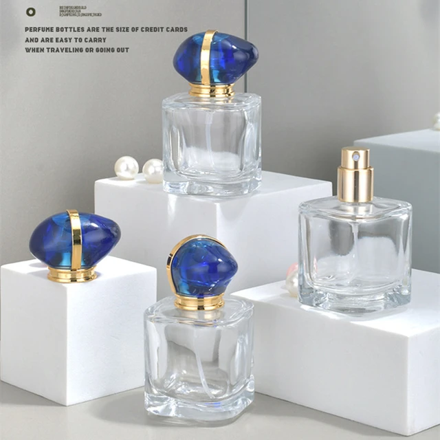 Flacons vaporisateur de parfum en verre transparent avec un